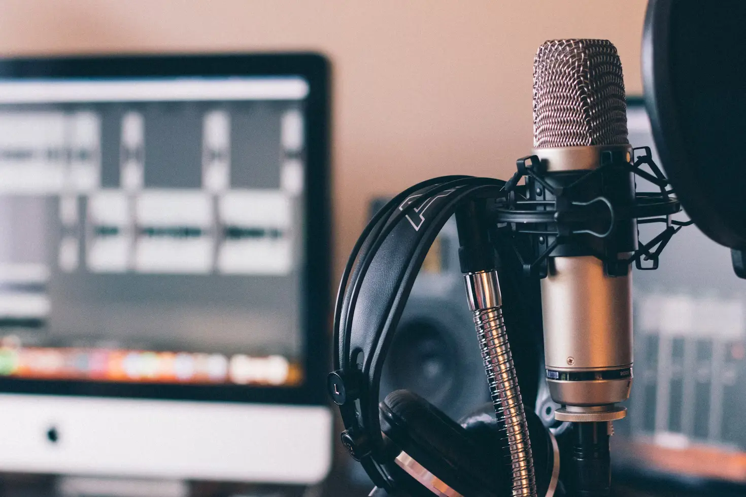 7 Game-Changing Startup Podcasts to Ignite Your Entrepreneurial Spirit in 2024